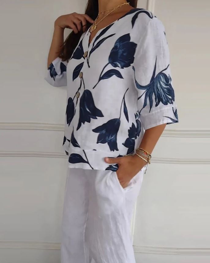 Button-up blouse in floral-printed cotton and linen